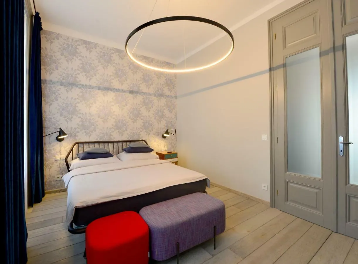 Chic And Modern In Hip Area Apartment Vienna