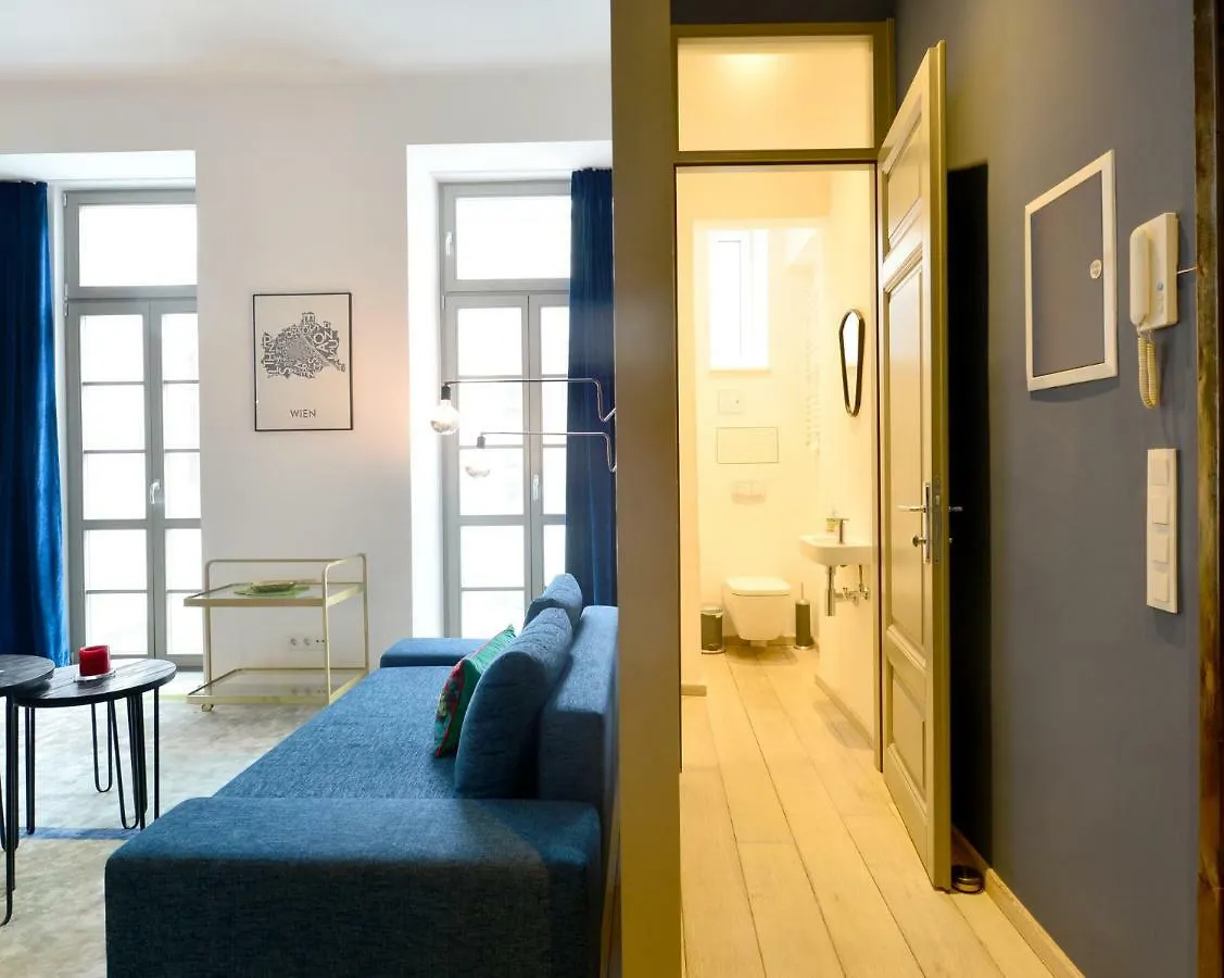 Chic And Modern In Hip Area Apartment Vienna
